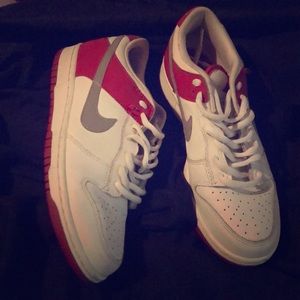 NIKE WHITE AND RED LOWTOP DUNKS